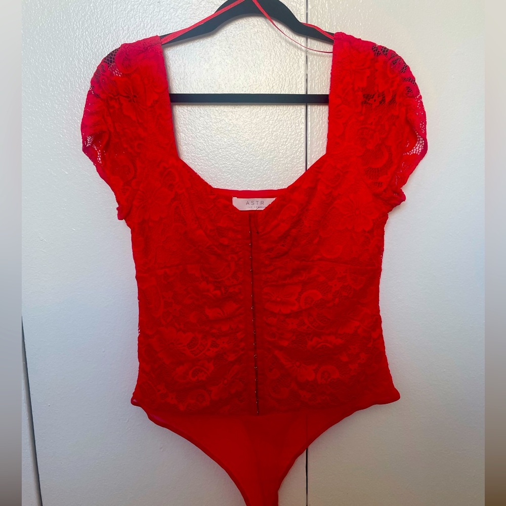 ASTR the label RED LACE BODYSUIT